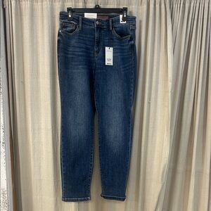 Judy Blue Mid Rise Boyfriend Jeans
Style Number #82662